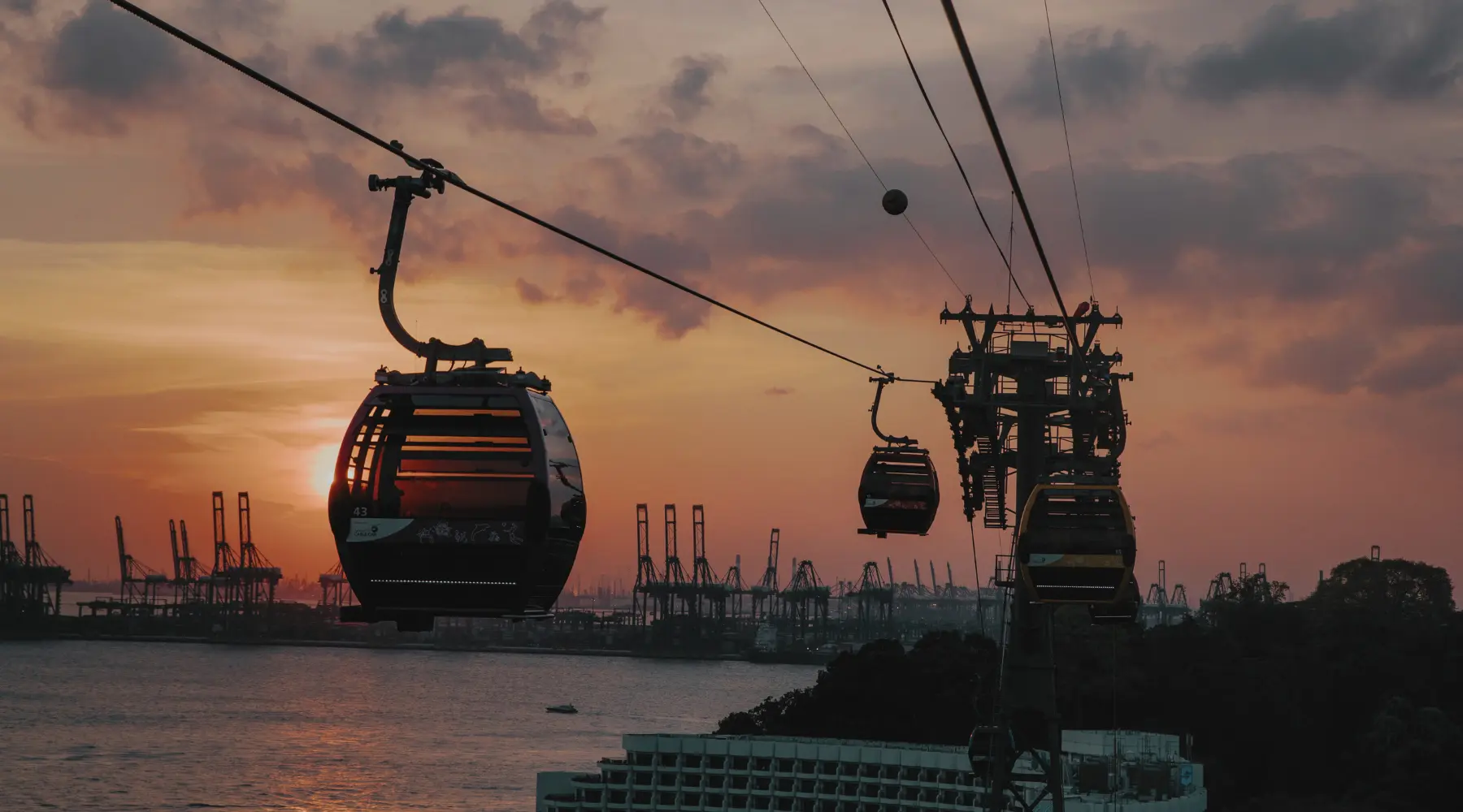 Singapore Cable Car, a popular destination during a city tour in Singapore with SARO.