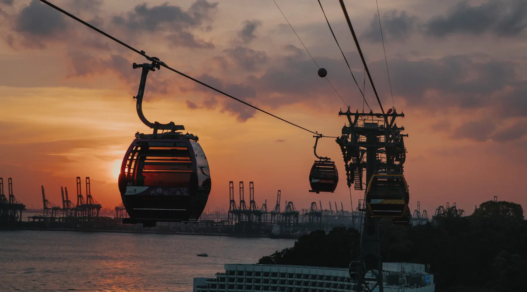 Singapore Cable Car, a popular destination during a city tour in Singapore with SARO.